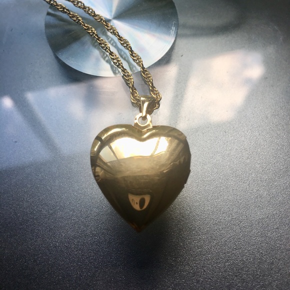 🛑Sold🛑Goldtone Lockett Necklace - Picture 3 of 3